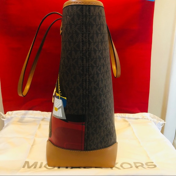 Michael Kors oversized tote and snap pouch. - Picture 14 of 16